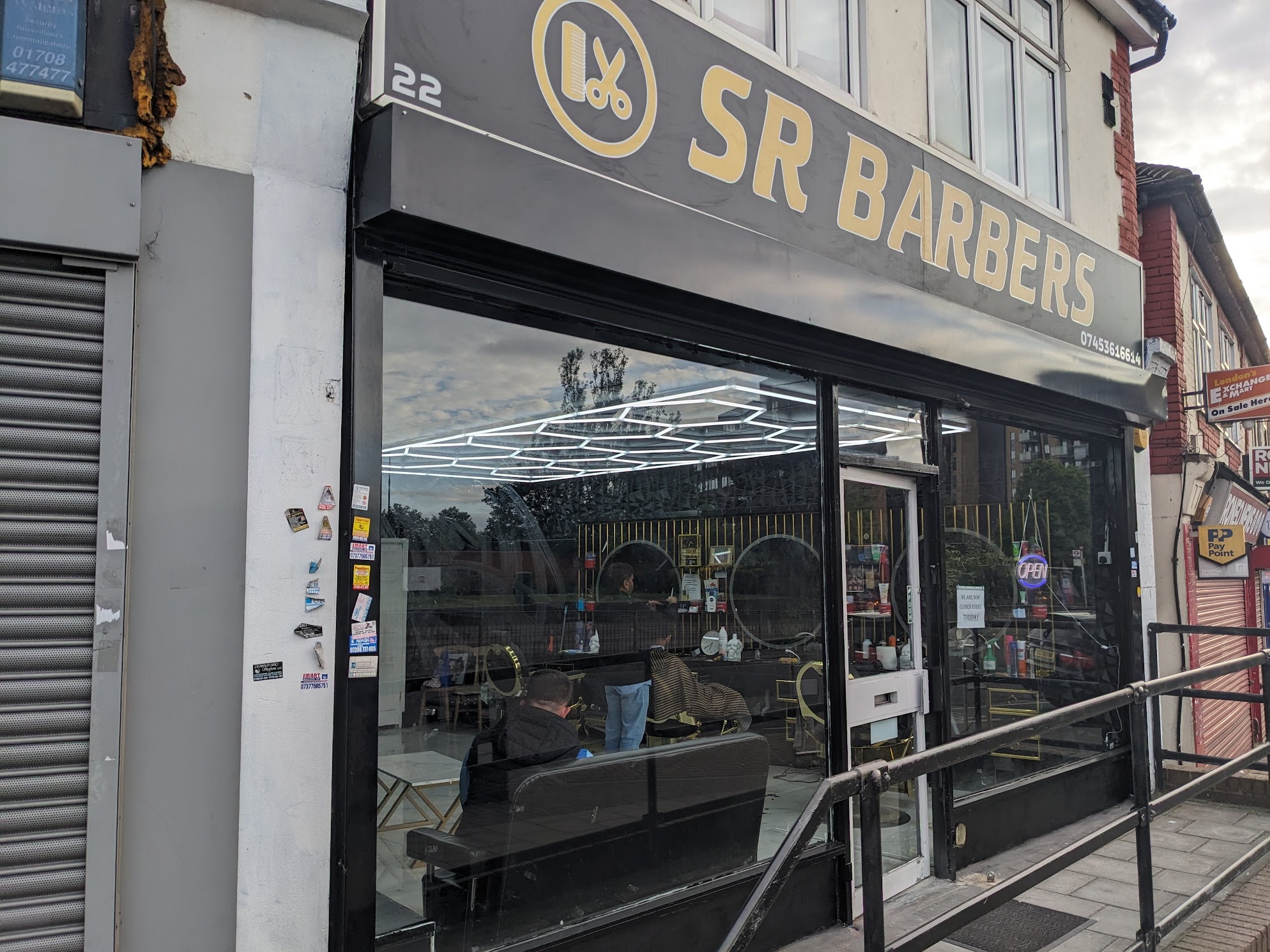 SR Barbers exterior